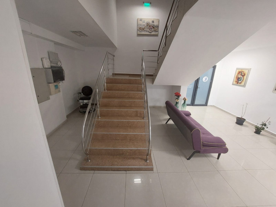 Delfinariu-bd. Mamaia, spatiu birouri, 150 mp., openspace