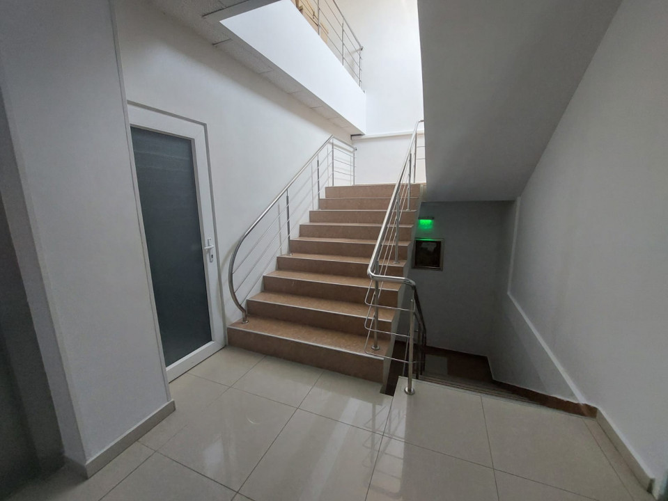 Delfinariu-bd. Mamaia, spatiu birouri, 150 mp., openspace