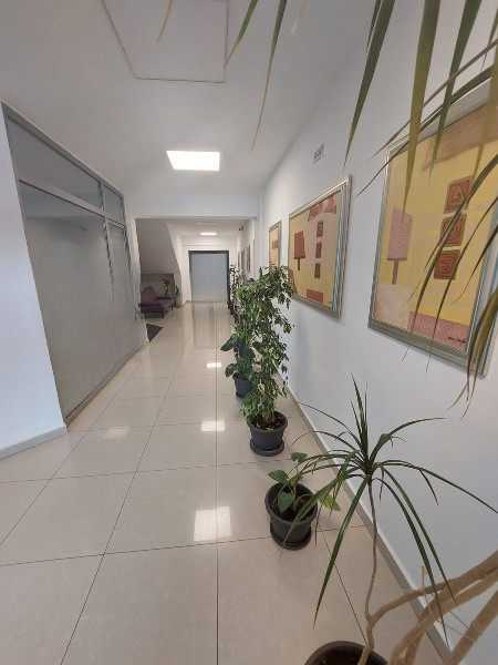 Delfinariu-bd. Mamaia, spatiu birouri, 150 mp., openspace