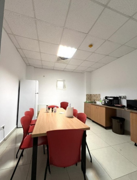 Delfinariu-bd. Mamaia, spatiu birouri, 150 mp., openspace
