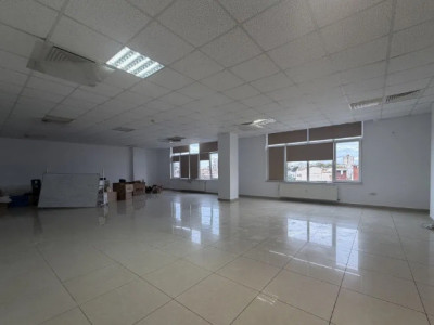 Delfinariu-bd. Mamaia, spatiu birouri, 120 mp., openspace