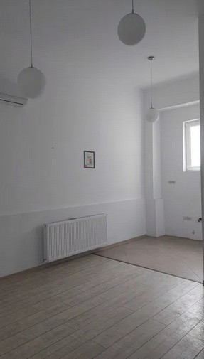 Delfinariu, spatiu comercial  68 mp. vitrina, parter