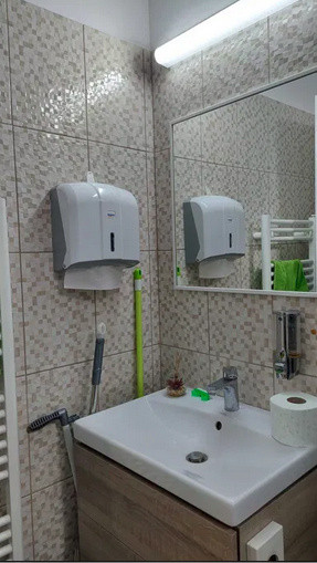 Delfinariu, spatiu comercial  68 mp. vitrina, parter