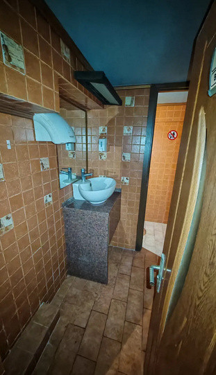 Centru, spatiu 80 mp., demisol, intrare din strada