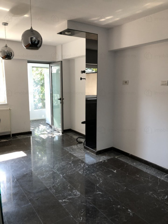 Capitol - stradal bd. Mamaia, spatiu comercial, 120 mp.