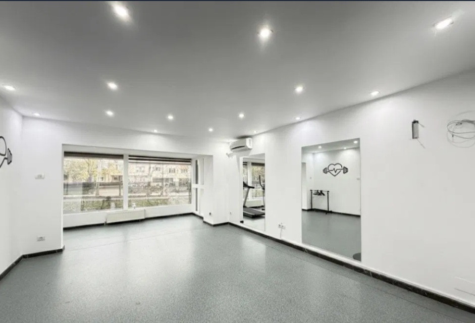 Capitol - stradal bd. Mamaia, spatiu comercial, 120 mp.