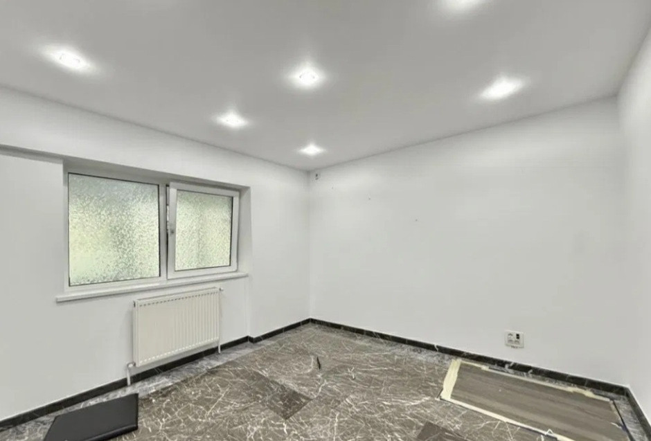 Capitol - stradal bd. Mamaia, spatiu comercial, 120 mp.