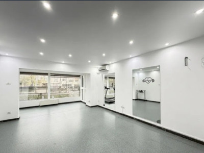 Capitol - stradal bd. Mamaia, spatiu comercial, 120 mp.