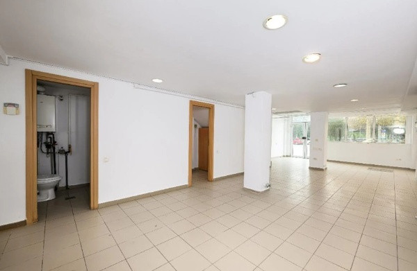 Delfinariu, cladire P+1 , spatiu depozitare 126 mp., curte 463 mp.