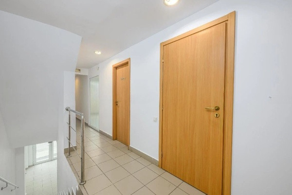 Delfinariu, cladire P+1 , spatiu depozitare 126 mp., curte 463 mp.