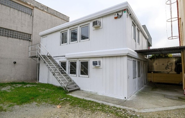 Delfinariu, cladire P+1 , spatiu depozitare 126 mp., curte 463 mp.