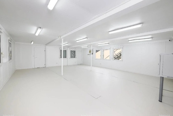 Delfinariu, cladire P+1 , spatiu depozitare 126 mp., curte 463 mp.