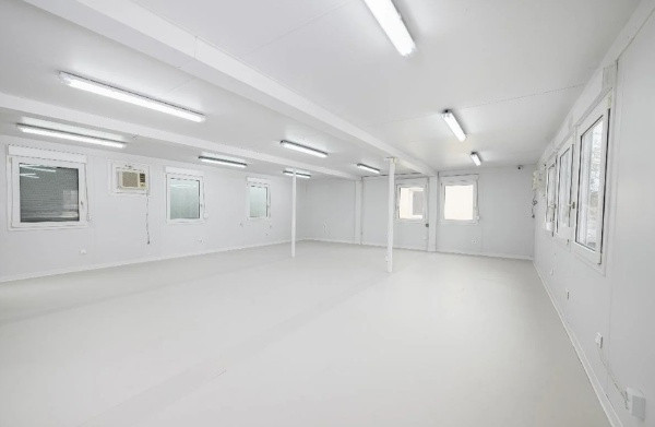 Delfinariu, cladire P+1 , spatiu depozitare 126 mp., curte 463 mp.