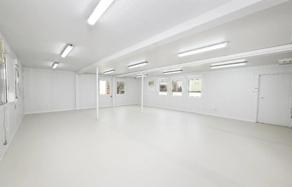 Delfinariu, cladire P+1 , spatiu depozitare 126 mp., curte 463 mp.