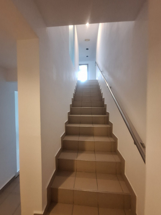 Delfinariu, cladire P+1 , spatiu depozitare 126 mp., curte 463 mp.