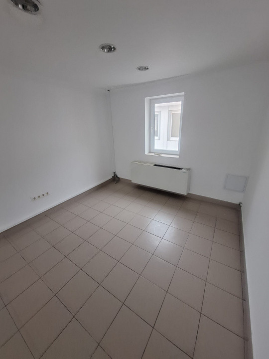 Delfinariu, cladire P+1 , spatiu depozitare 126 mp., curte 463 mp.