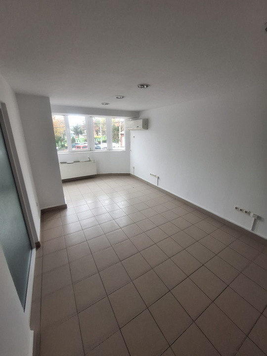 Delfinariu, cladire P+1 , spatiu depozitare 126 mp., curte 463 mp.