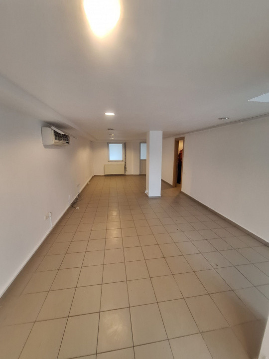 Delfinariu, cladire P+1 , spatiu depozitare 126 mp., curte 463 mp.