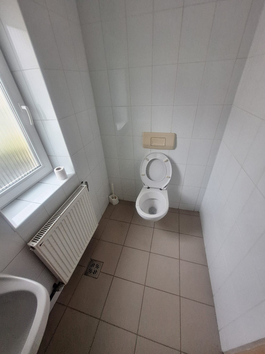 Delfinariu, cladire P+1 , spatiu depozitare 126 mp., curte 463 mp.