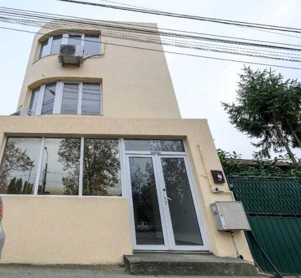 Delfinariu, cladire P+1 , spatiu depozitare 126 mp., curte 463 mp.