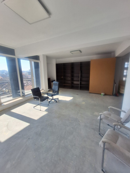 Delfinariu, spatiu IDEAL BIROURI, 125 mp., 3 camere, etaj 1, terasa