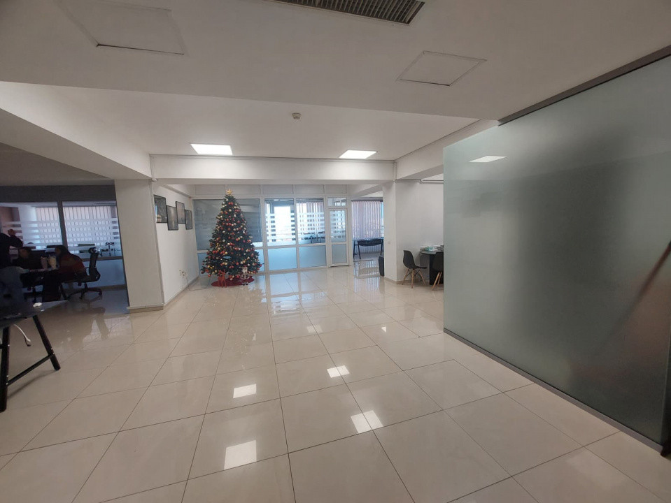 Centru - Bd. Mamaia , spatiu IDEAL BIROURI in cladire reprezentativa , 240 mp.