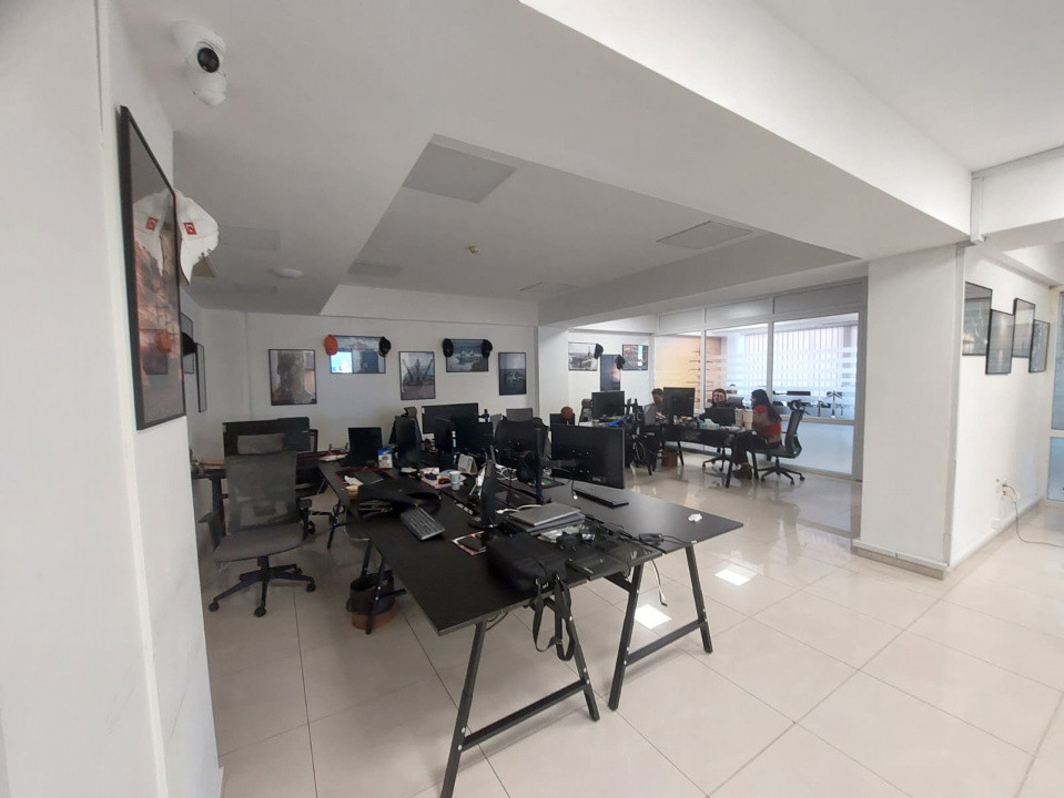 Centru - Bd. Mamaia , spatiu IDEAL BIROURI in cladire reprezentativa , 240 mp.