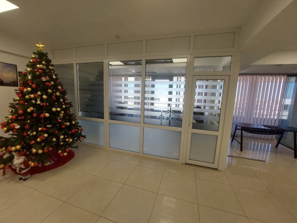 Centru - Bd. Mamaia , spatiu IDEAL BIROURI in cladire reprezentativa , 240 mp.