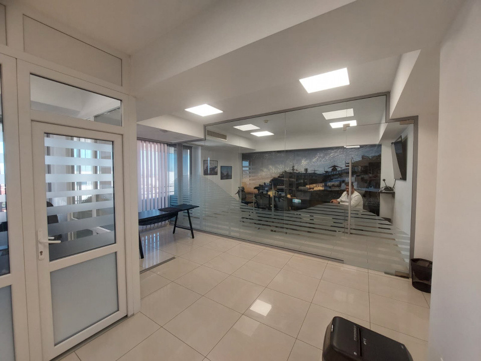 Centru - Bd. Mamaia , spatiu IDEAL BIROURI in cladire reprezentativa , 240 mp.