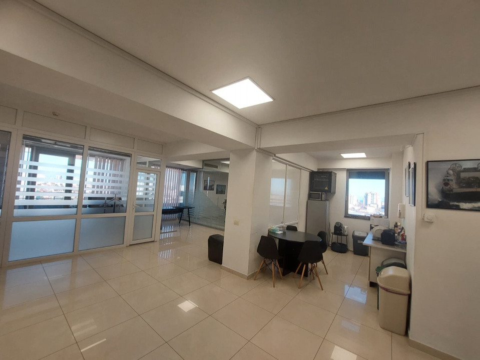 Centru - Bd. Mamaia , spatiu IDEAL BIROURI in cladire reprezentativa , 240 mp.
