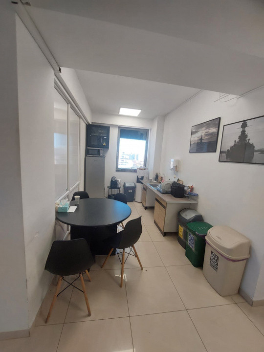 Centru - Bd. Mamaia , spatiu IDEAL BIROURI in cladire reprezentativa , 240 mp.