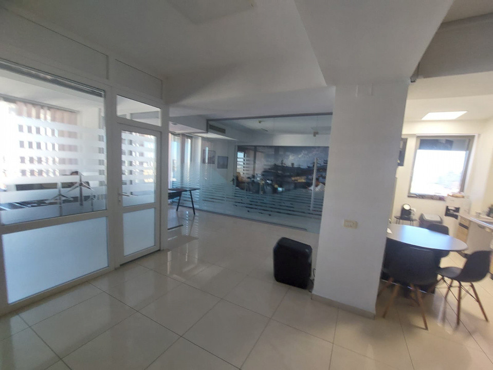 Centru - Bd. Mamaia , spatiu IDEAL BIROURI in cladire reprezentativa , 240 mp.