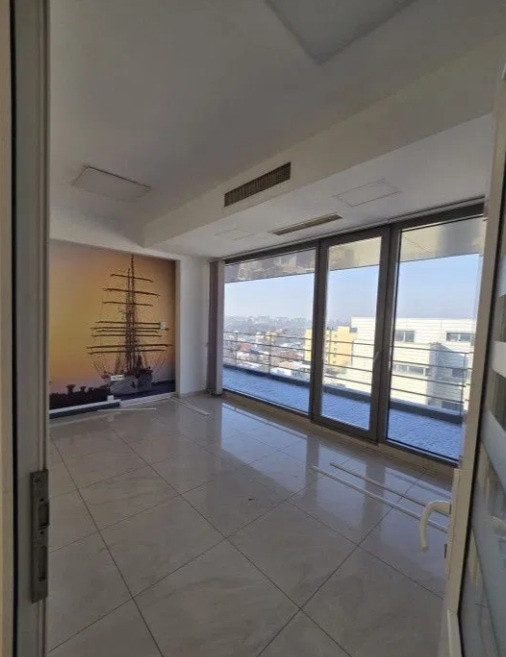 Centru - Bd. Mamaia , spatiu IDEAL BIROURI in cladire reprezentativa , 240 mp.