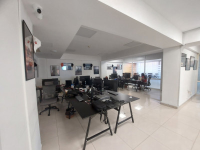 Centru - Bd. Mamaia , spatiu IDEAL BIROURI in cladire reprezentativa , 240 mp.