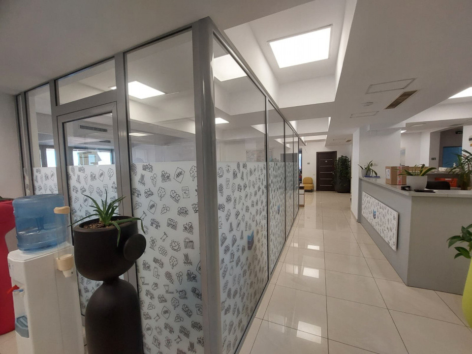 Centru - Bd. Mamaia , spatiu IDEAL BIROURI in cladire reprezentativa , 440 mp.