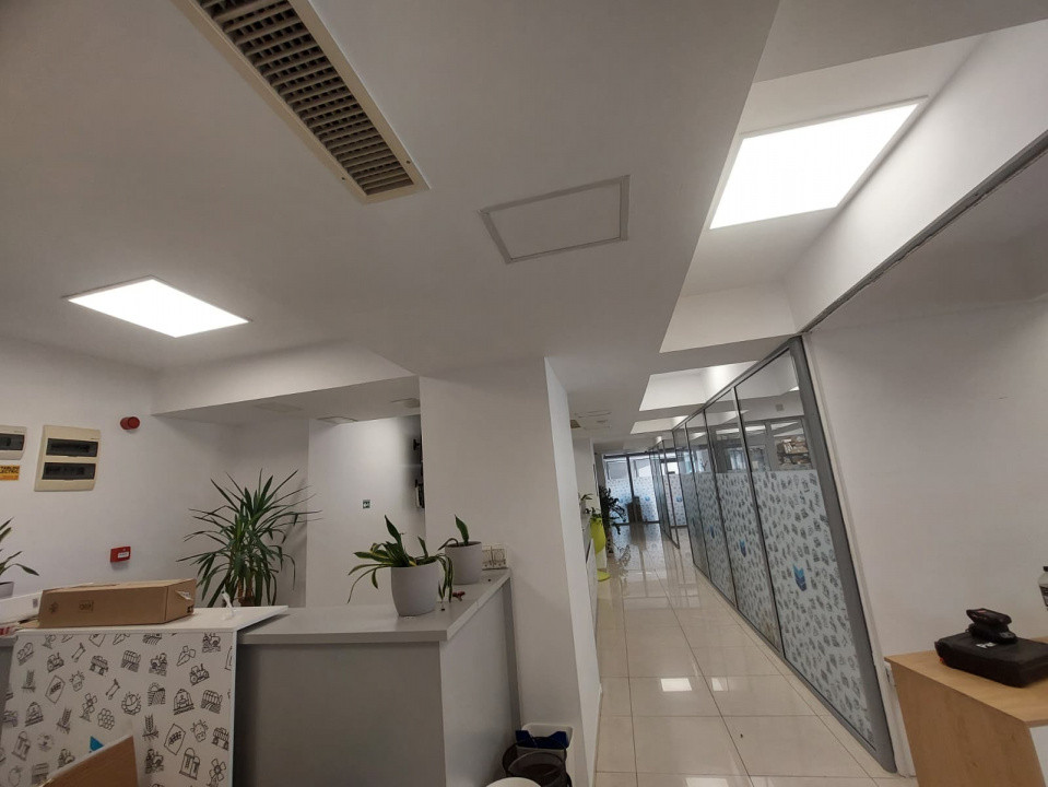 Centru - Bd. Mamaia , spatiu IDEAL BIROURI in cladire reprezentativa , 440 mp.