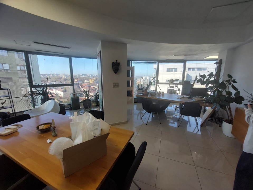 Centru - Bd. Mamaia , spatiu IDEAL BIROURI in cladire reprezentativa , 440 mp.