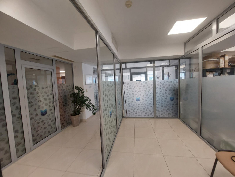 Centru - Bd. Mamaia , spatiu IDEAL BIROURI in cladire reprezentativa , 440 mp.