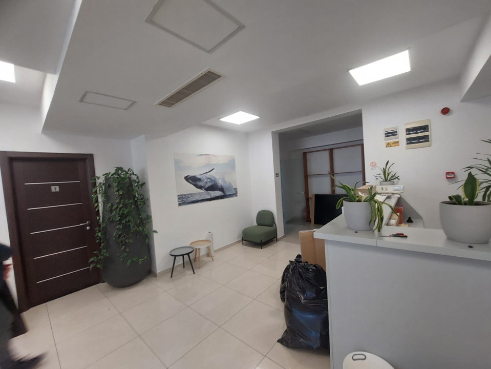 Centru - Bd. Mamaia , spatiu IDEAL BIROURI in cladire reprezentativa , 440 mp.