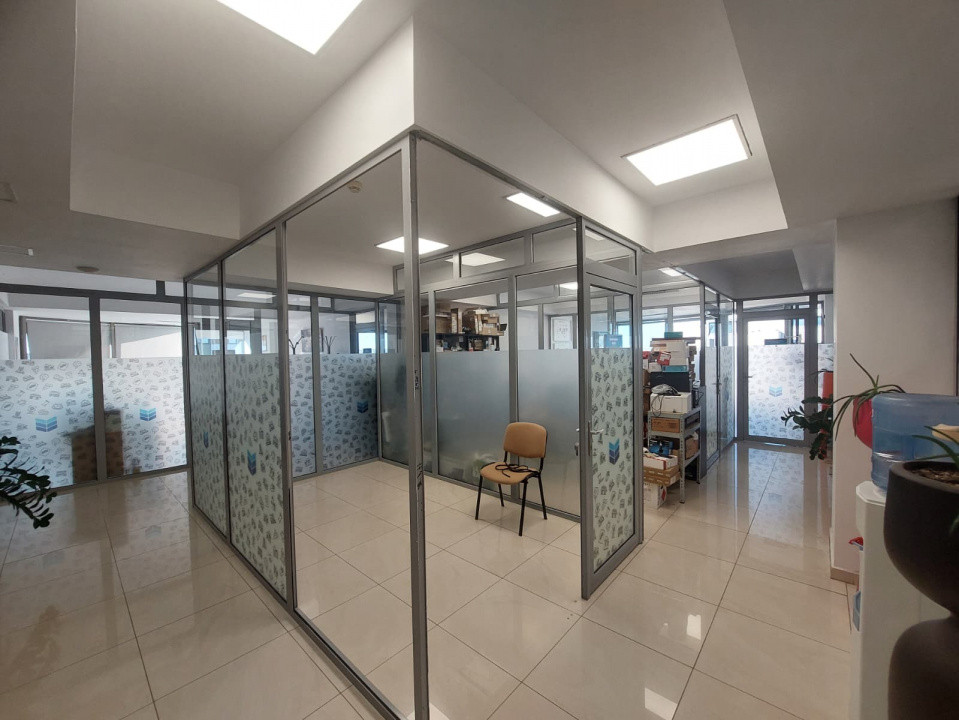 Centru - Bd. Mamaia , spatiu IDEAL BIROURI in cladire reprezentativa , 440 mp.