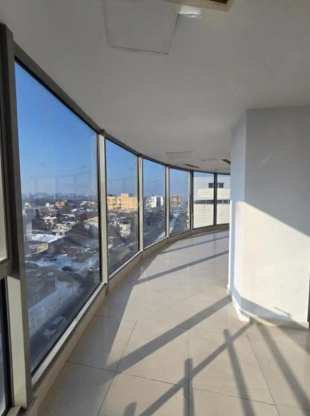 Centru - Bd. Mamaia , spatiu IDEAL BIROURI in cladire reprezentativa , 440 mp.