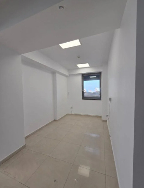 Centru - Bd. Mamaia , spatiu IDEAL BIROURI in cladire reprezentativa , 440 mp.