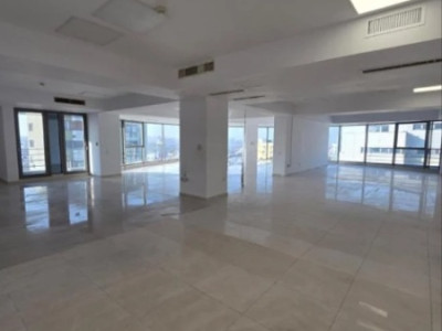 Centru - Bd. Mamaia , spatiu IDEAL BIROURI in cladire reprezentativa , 440 mp.