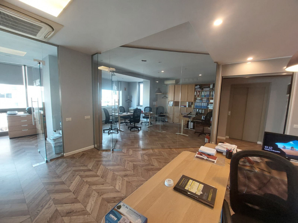 Bd. Mamaia - Delfinariu, spatiu BIROURI PREMIUM, MOBILAT