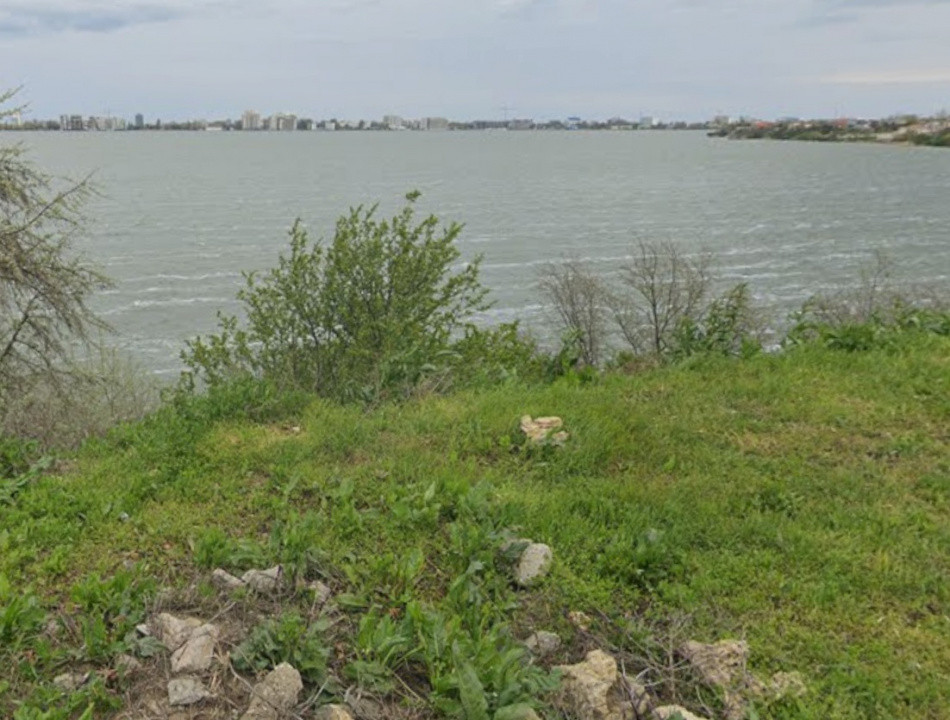 Palazu Mare - PRIMUL LOT LA LAC - 500 mp.