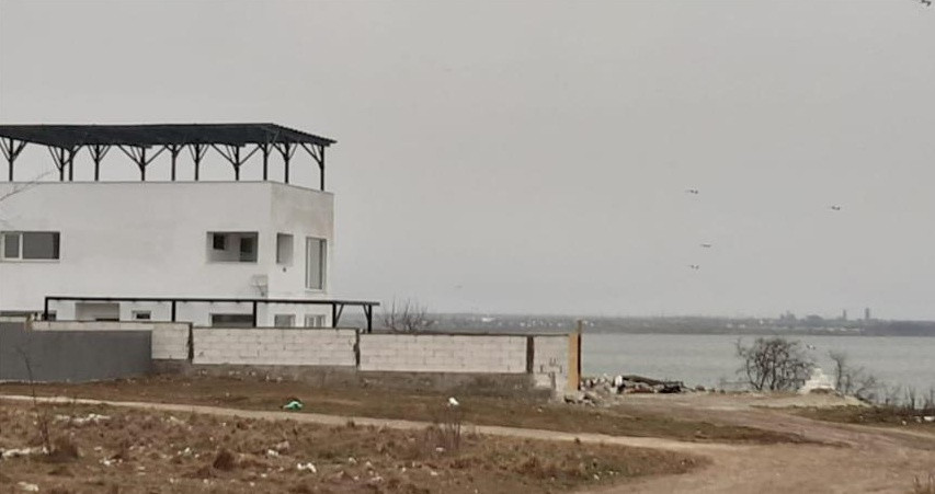 Palazu Mare - PRIMUL LOT LA LAC - 500 mp.