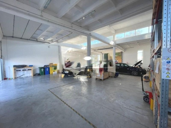 I.C.Bratianu - hala/spatiu productie 477 mp., recent amenajata