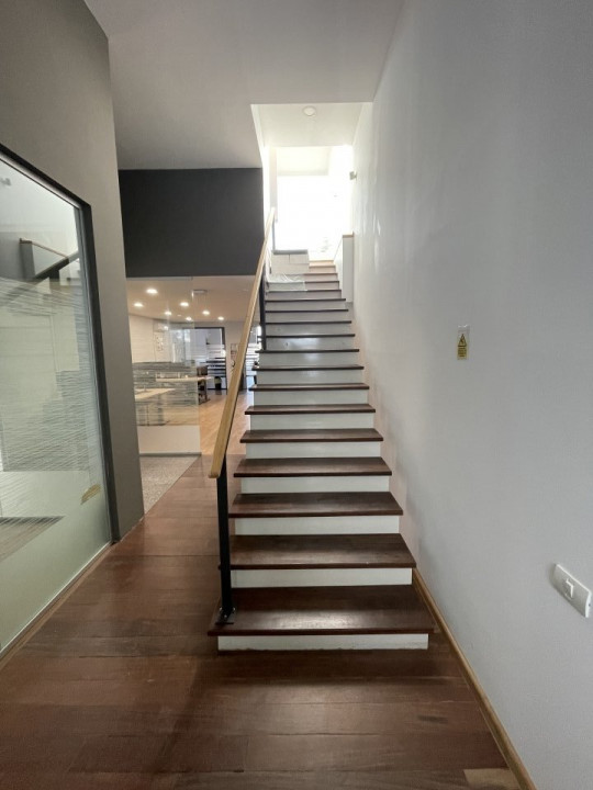 I.C.Bratianu - hala/spatiu productie 477 mp., recent amenajata