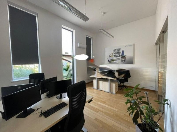 I.C.Bratianu - hala/spatiu productie 477 mp., recent amenajata