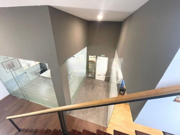 I.C.Bratianu - hala/spatiu productie 477 mp., recent amenajata